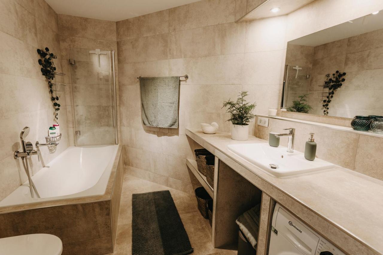 Traber Apartments Im Herzen Leipzigs Balkon Parkplatz Dış mekan fotoğraf